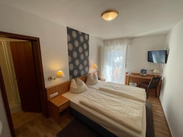 Hotel Ebnet Mutterstadt Ngoại thất bức ảnh