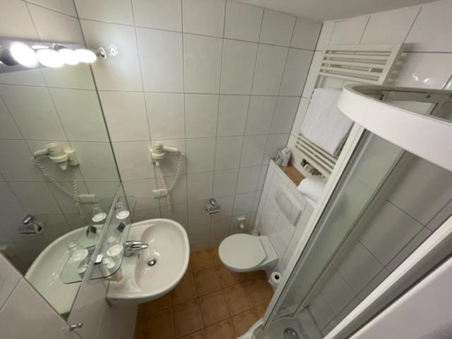 Hotel Ebnet Mutterstadt Ngoại thất bức ảnh